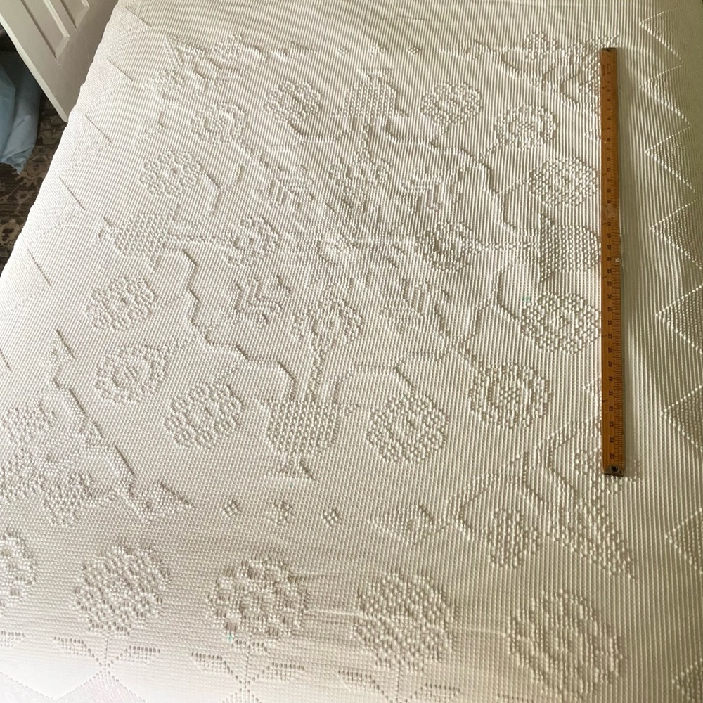 Vintage White Chenille Bedspread, Bates George Washington's Choice CUTTER